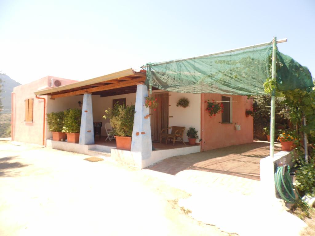 Villa L'Oleandro Oliena Exteriör bild